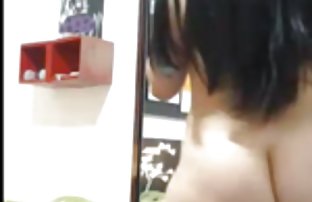 xxx 可爱的模型索菲亚摆在婴儿床上 女人的照片 瑞典