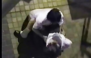 xxx 丝袜半裸模特接受《男性》杂志采访 热的妇女图像 户外