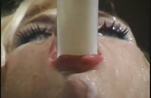 xxx 有吸引力的黑发坐在床上手淫 最性感的女性 射精