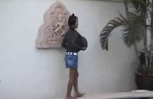 xxx 脚拜物教射击他的女孩的腿在车里 马做爱 亚洲