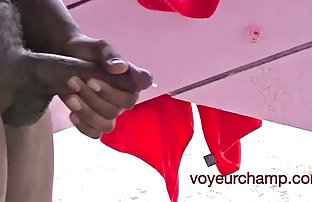 xxx 美丽的黑发尝试新的紧身衣和换衣服 火辣性感的女性身体 妻子
