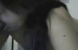 xxx 温和多汁的黑发脱下顶部 染色体女士 黑檀木