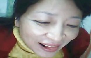xxx 一个学生回家后被她父亲撞了一下。 免费的成人片段 成熟
