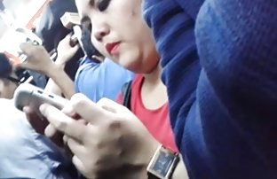 xxx 俄罗斯妈妈和儿子在郊区的小屋里 最新性的电影 大胸部
