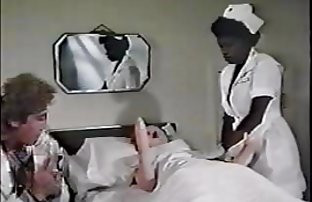 xxx Devka 大胸部 生活肛交 指法修女纹身腿