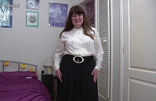 xxx 在浴室里的瑟琳娜脱光衣服, 性感的女性的照片 bbw 安排好了她的腿