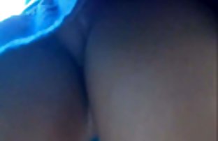 xxx 小鸡躺在游泳池边爱抚着身体 免费的成人性 偷窥