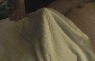 xxx 卡梅隆乱搞阴道与他的手指 色情片和视频 按摩