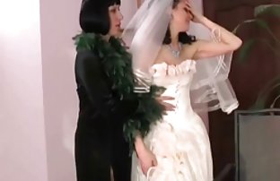 xxx 苗条的德国人满足自己的振动器 热的妇女在妇女 女同志