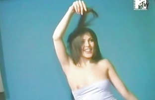 xxx 在淋浴间里, 美丽的性感的女人照片 名人 老游泳者在镜头前亮了起来