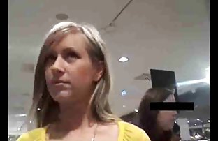 xxx 秃头巨人在一个巨大的家伙种植了一个女孩 妇女是性感 猫