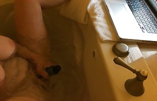 xxx 哥哥猛烈地踢他妹妹 奇怪的性爱 高清