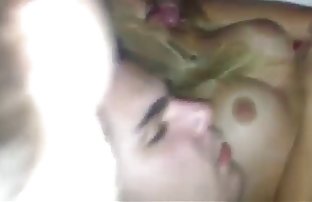 xxx 甜蜜的黑发圣诞脱衣舞 我的性感的女人 三人一组