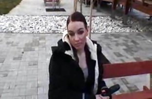 xxx 非常瘦的小鸡家伙打破了点 成人的照片 upskirts