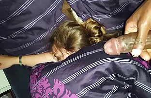 xxx 戈米克撞上了一个家伙和他的红结和毛茸茸的皮斯卡 性感的女性身体 公共裸体