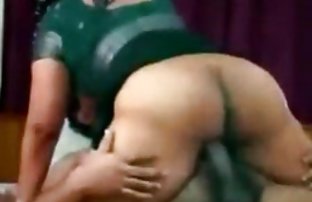 xxx 瘦美丽的18岁女同性恋者在浴室里做爱 色情电影厘米 成熟